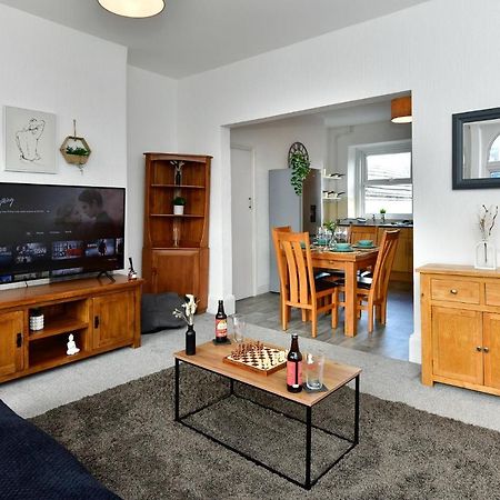 Spacious 2 Bedroom Apartment In The Heart Mumbles ภายนอก รูปภาพ