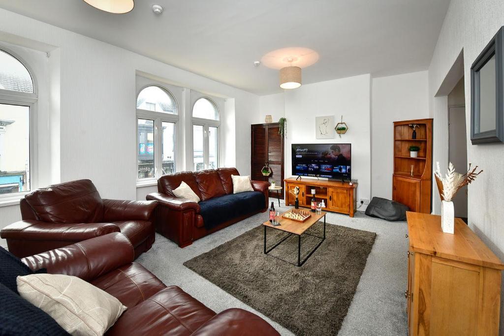 Spacious 2 Bedroom Apartment In The Heart Mumbles ภายนอก รูปภาพ