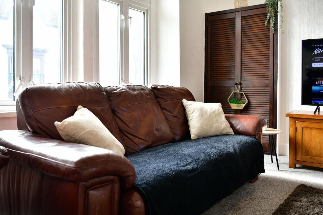 Spacious 2 Bedroom Apartment In The Heart Mumbles ภายนอก รูปภาพ